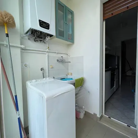 - Vicino Al Mare, Lontano Dalla Ferrovia * Пинето