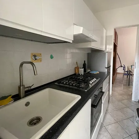- Vicino Al Mare, Lontano Dalla Ferrovia Apartment