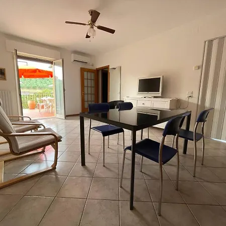 - Vicino Al Mare, Lontano Dalla Ferrovia Apartment Pineto