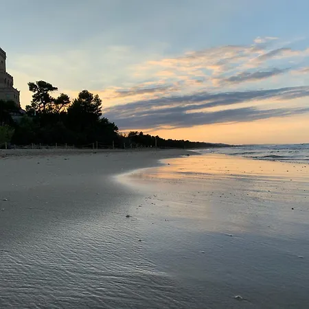 - Vicino Al Mare, Lontano Dalla Ferrovia Pineto