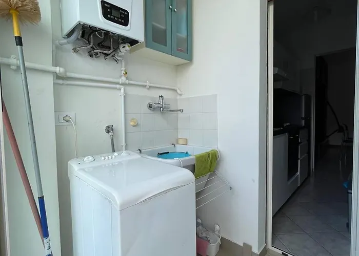 - Vicino Al Mare, Lontano Dalla Ferrovia * بينيتو