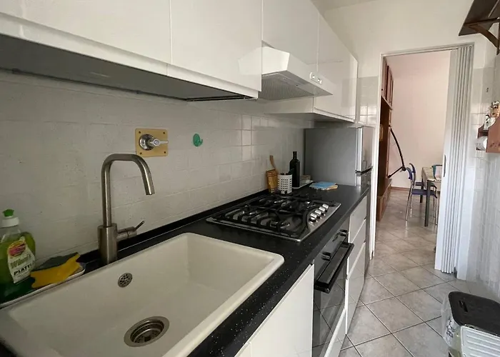 - Vicino Al Mare, Lontano Dalla Ferrovia شقة