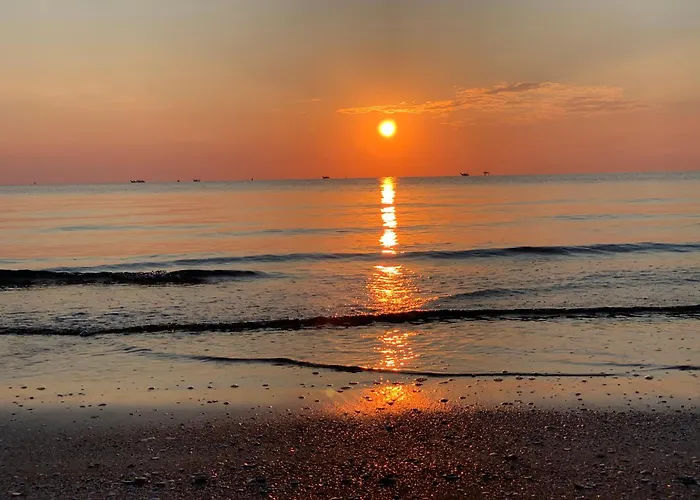 - Vicino Al Mare, Lontano Dalla Ferrovia *